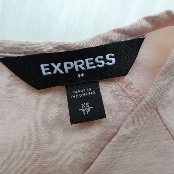 💰3/$2 EXPRESS Pink Blouse Top Puffed Balloon Sleeve Shirred Button Cuff Chic XS - Picture 10 of 13